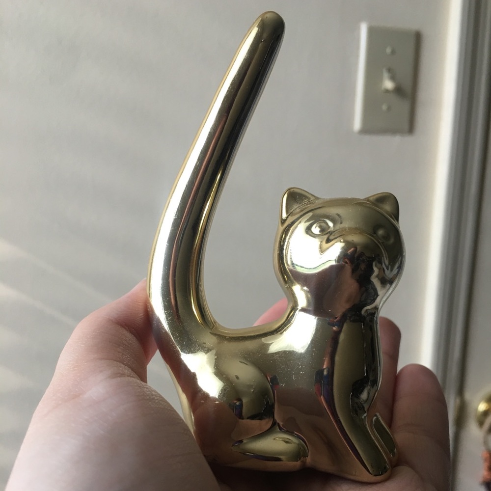 Gold cat ring holder